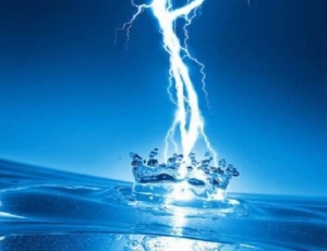 Nước tinh khiết có dẫn điện không? Tại sao