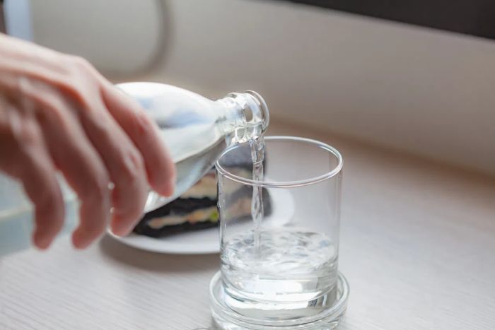 Lựa chọn các loại nước khoáng, nước uống đóng chai có nguồn gốc sạch, tốt cho sức khoẻ